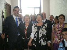 534051_402679586434944_435142766_n