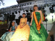 319796_402674973102072_1245457526_n