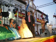 197725_402675319768704_1351436894_n