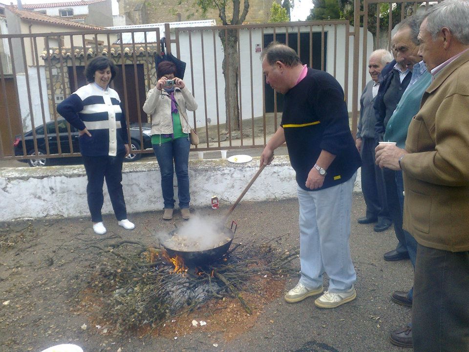 263302_170675406427406_341403742_n